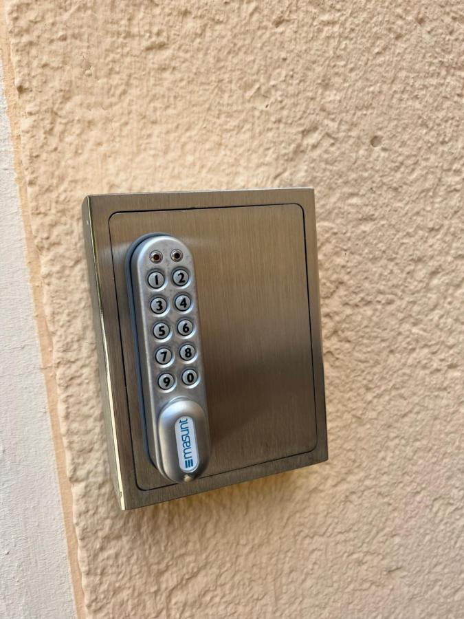 Sehr Schoene Wohnung,Komplett Neu Eingerichtet Limbach-Oberfrohna Exterior photo